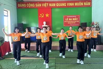 Ra mắt CLB Liên thế hệ tự giúp nhau thôn Đạm Thủy Bắc, xã Đức Minh